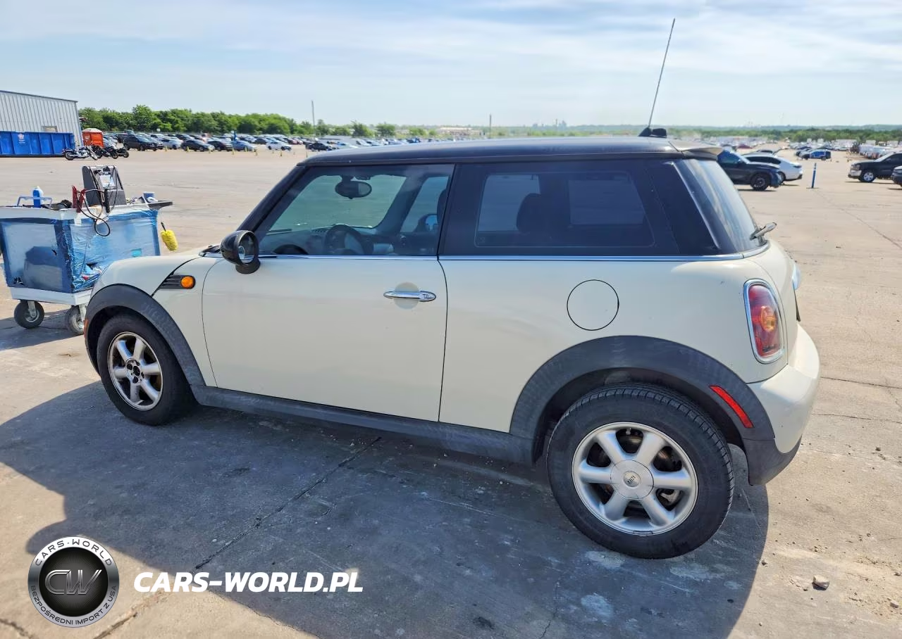 2009 Mini Cooper VIN:WMWMF33569TW70444 - 2