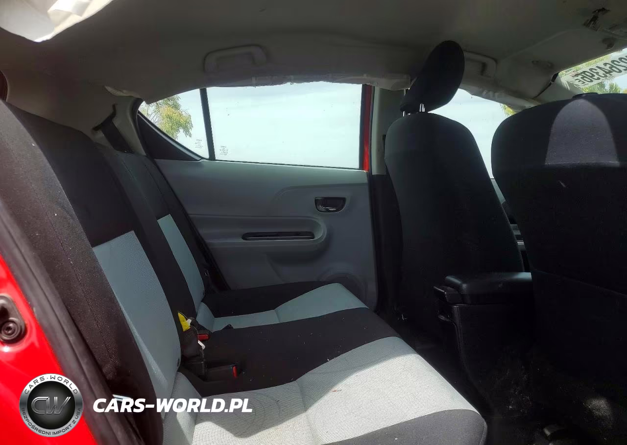 2014 Toyota Prius C Two VIN:JTDKDTB35E1569367 - 10