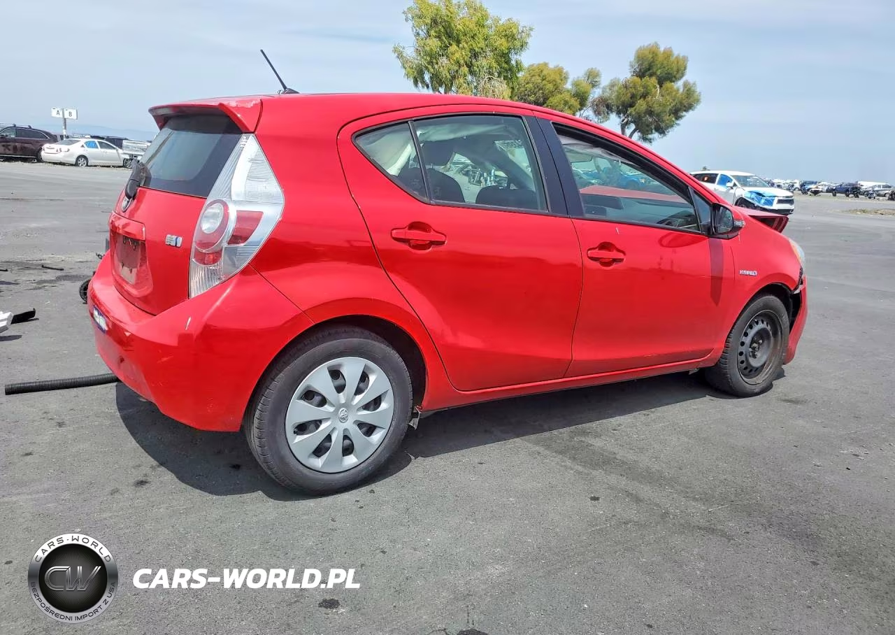 2014 Toyota Prius C Two VIN:JTDKDTB35E1569367 - 3