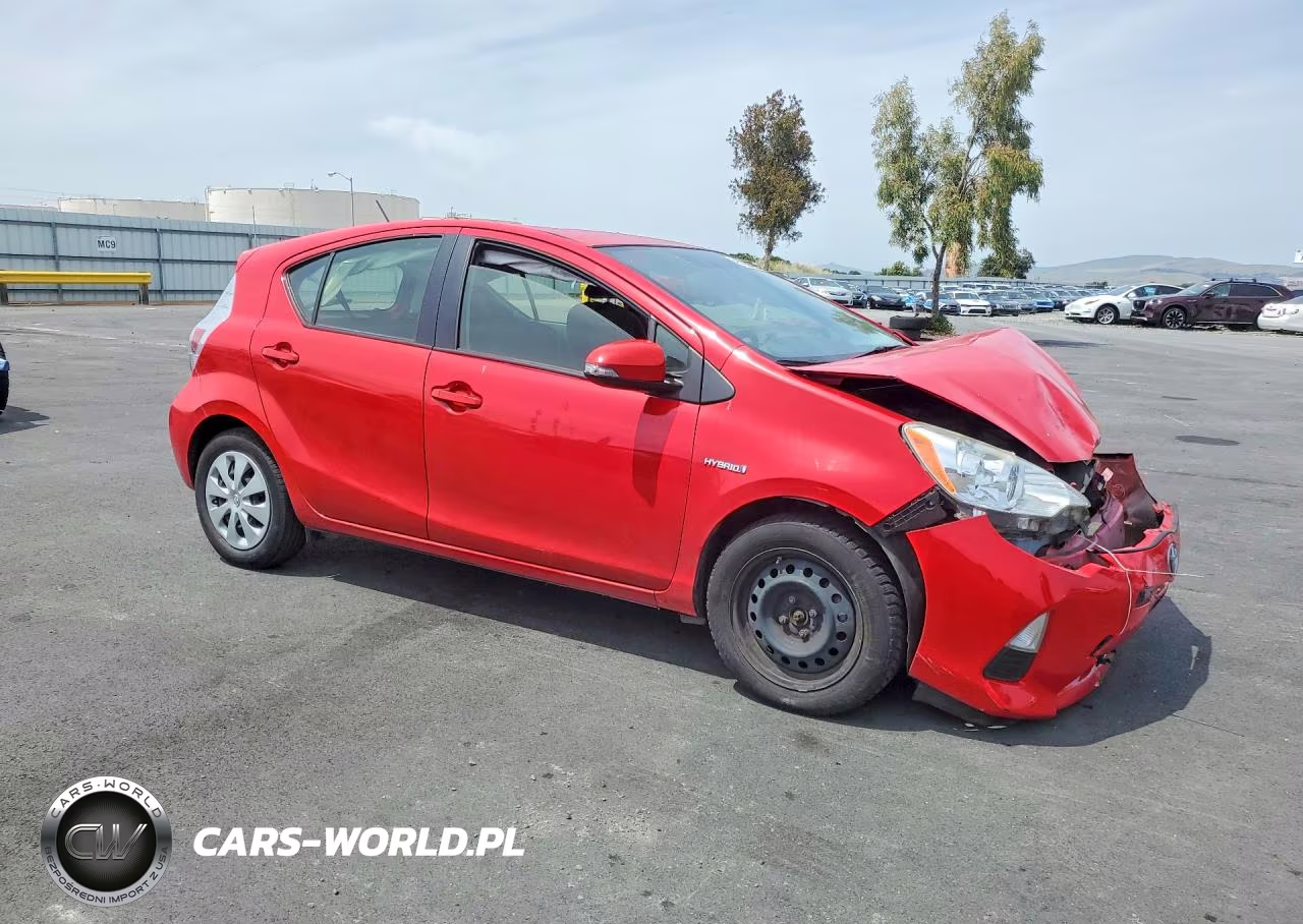 2014 Toyota Prius C Two VIN:JTDKDTB35E1569367 - 4