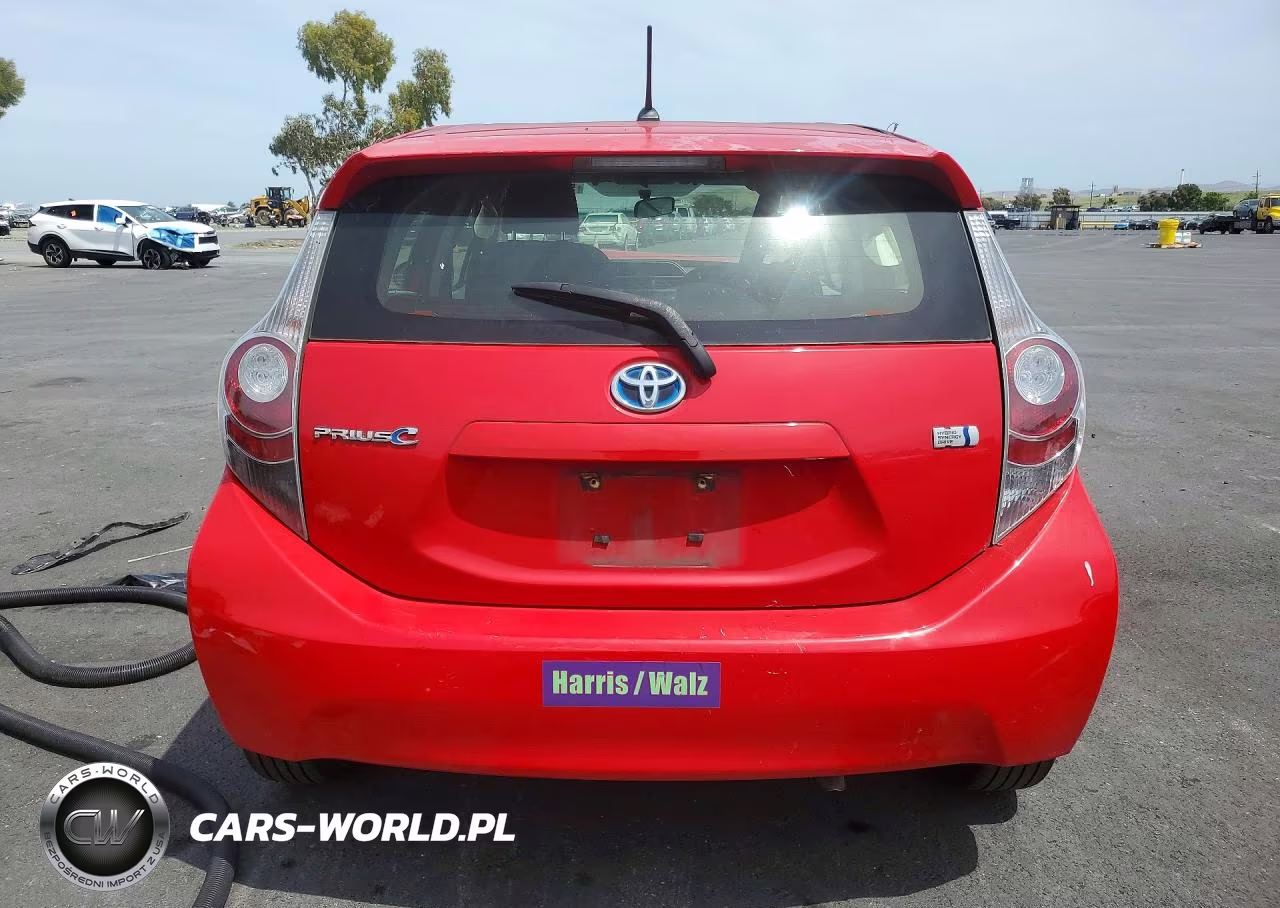 2014 Toyota Prius C Two VIN:JTDKDTB35E1569367 - 6