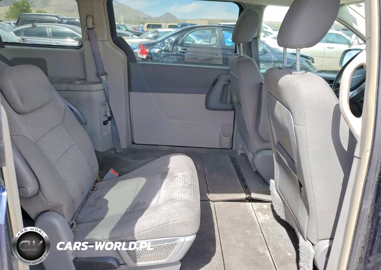 2008 Chrysler Town & Country Lx VIN:2A8HR44H88R628088 - 11