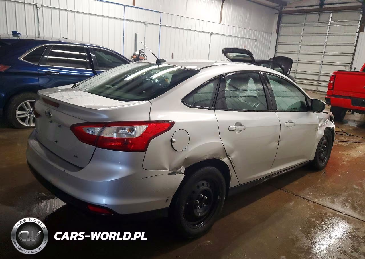 2012 Ford Focus Se VIN:1FAHP3F26CL217330 - 3