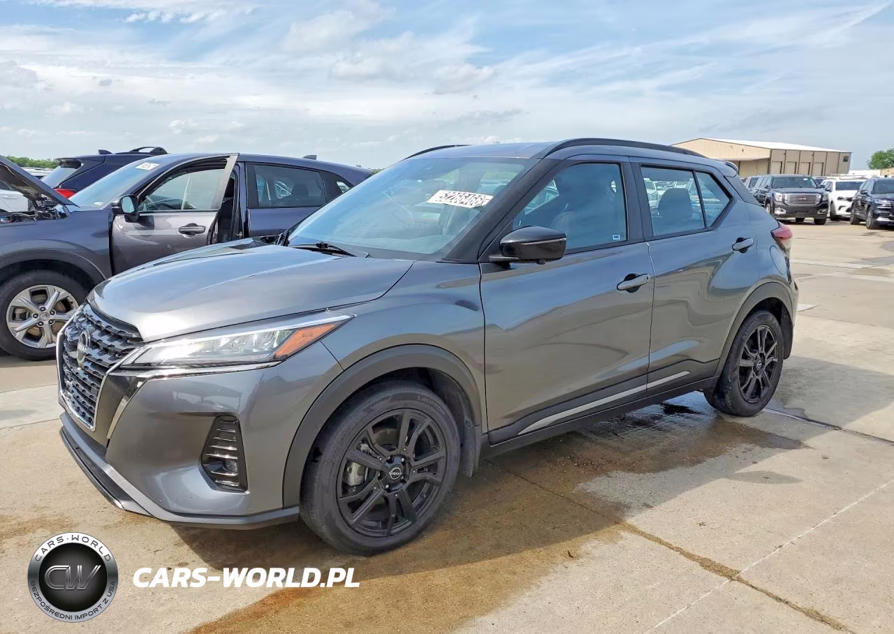 2022 Nissan Kicks Sr