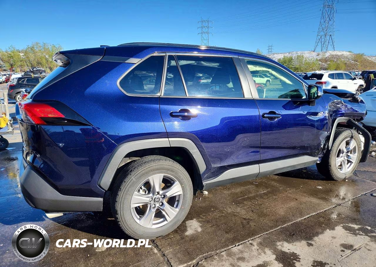 2025 Toyota Rav4 Xle VIN:JTMP1RFV8SJ043095 - 3