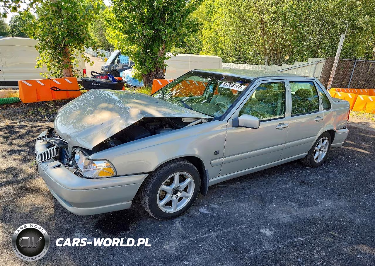 2000 Volvo S70 Base
