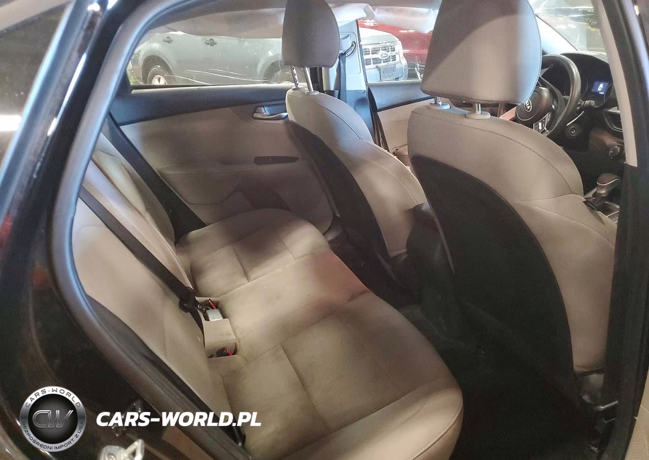2021 Kia Forte Lxs VIN:3KPF24AD5ME264826 - 10