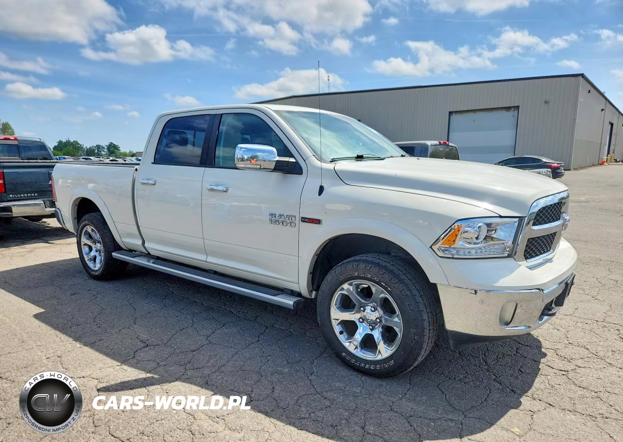 2017 Ram 1500 Laramie VIN:1C6RR7VM3HS522436 - 4