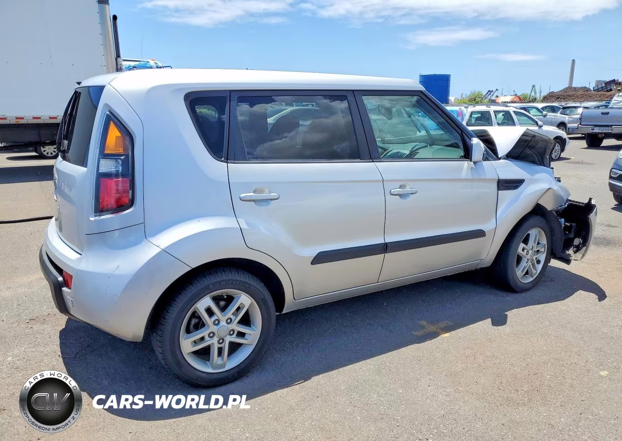 2011 Kia Soul + VIN:KNDJT2A20B7715622 - 3