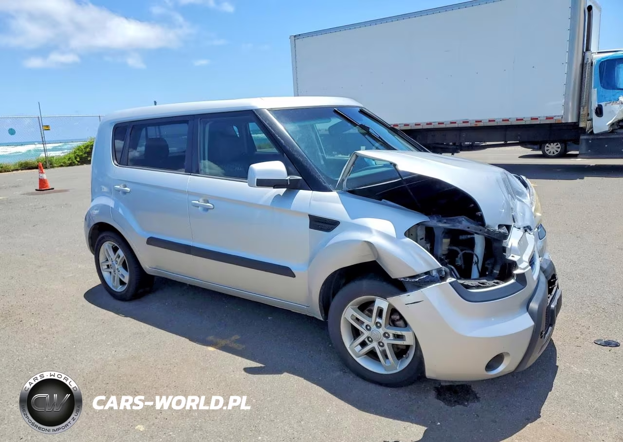 2011 Kia Soul + VIN:KNDJT2A20B7715622 - 4