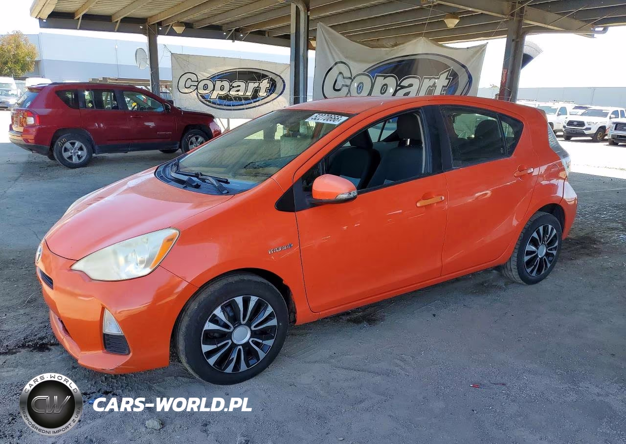 2013 Toyota Prius C Two – zdjęcie 1 z 12