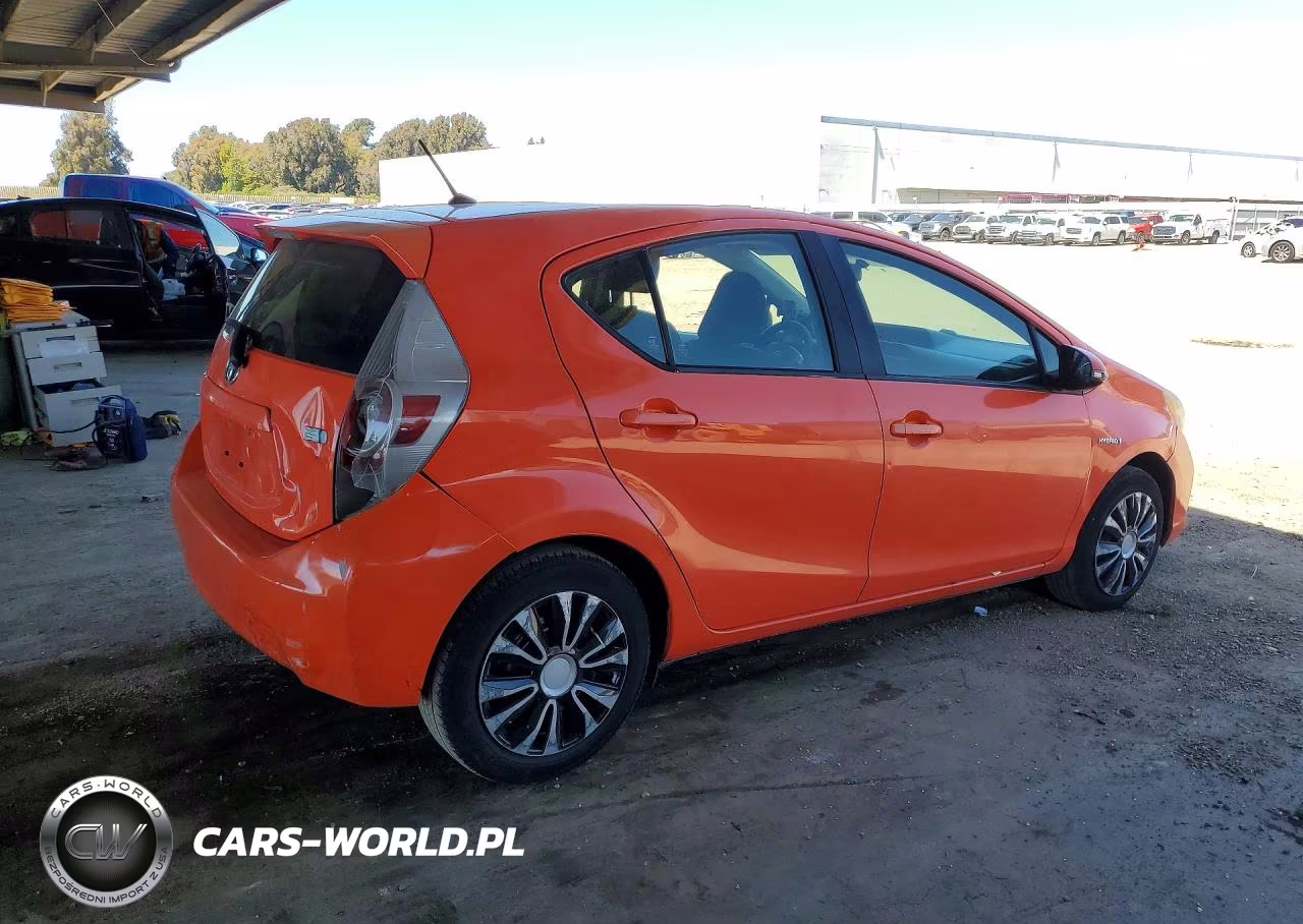 2013 Toyota Prius C Two VIN:JTDKDTB36D1034739 - 3