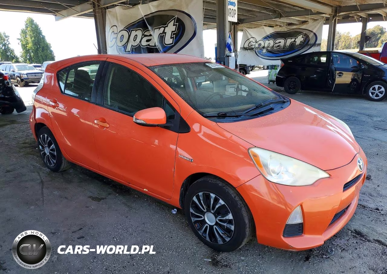 2013 Toyota Prius C Two VIN:JTDKDTB36D1034739 - 4