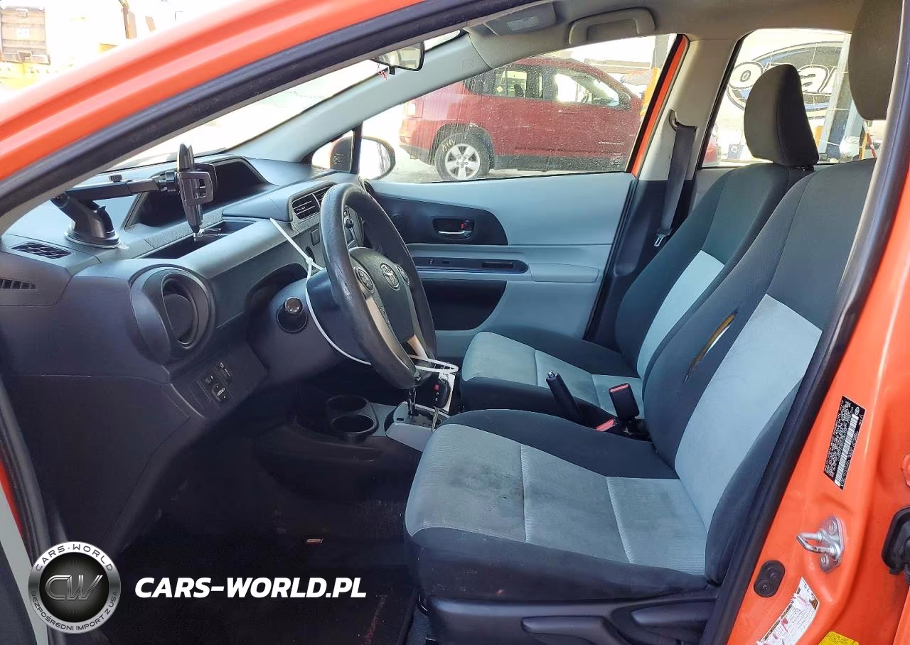 2013 Toyota Prius C Two VIN:JTDKDTB36D1034739 - 7