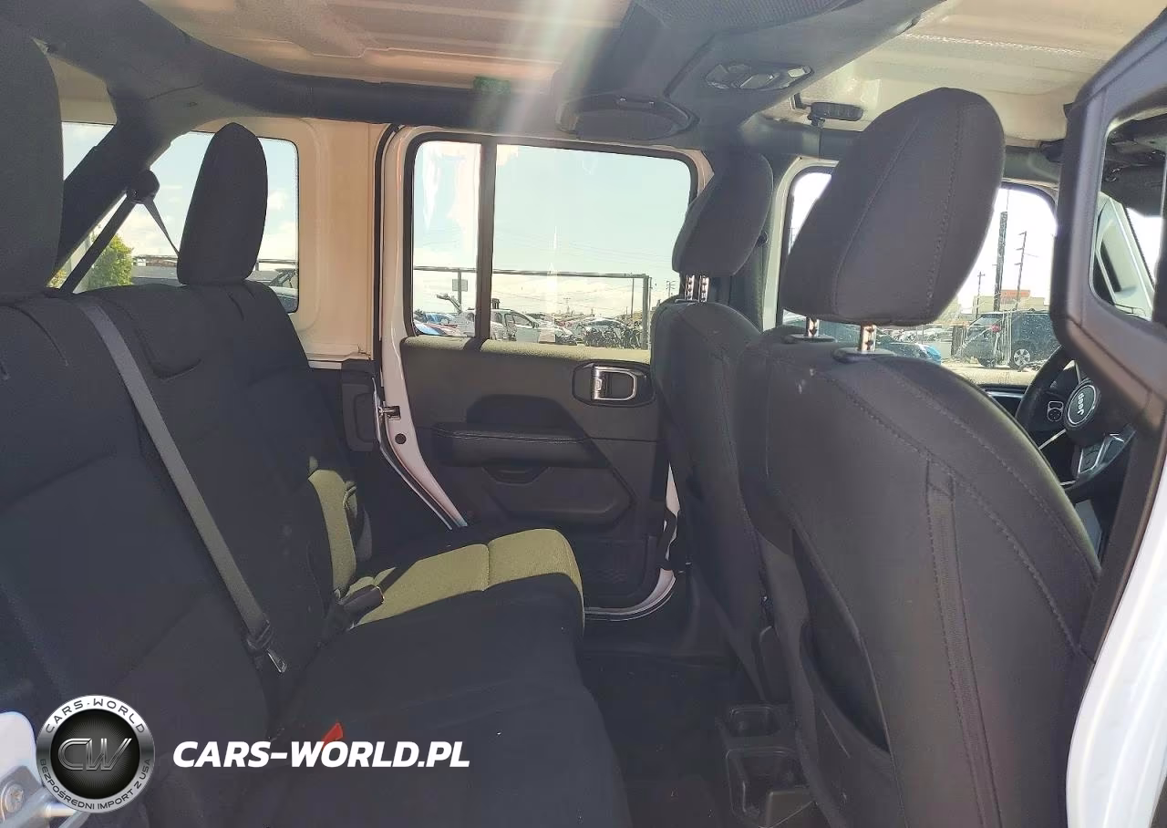 2020 Jeep Wrangler Unlimited Sahara VIN:1C4HJXEN7LW245635 - 10