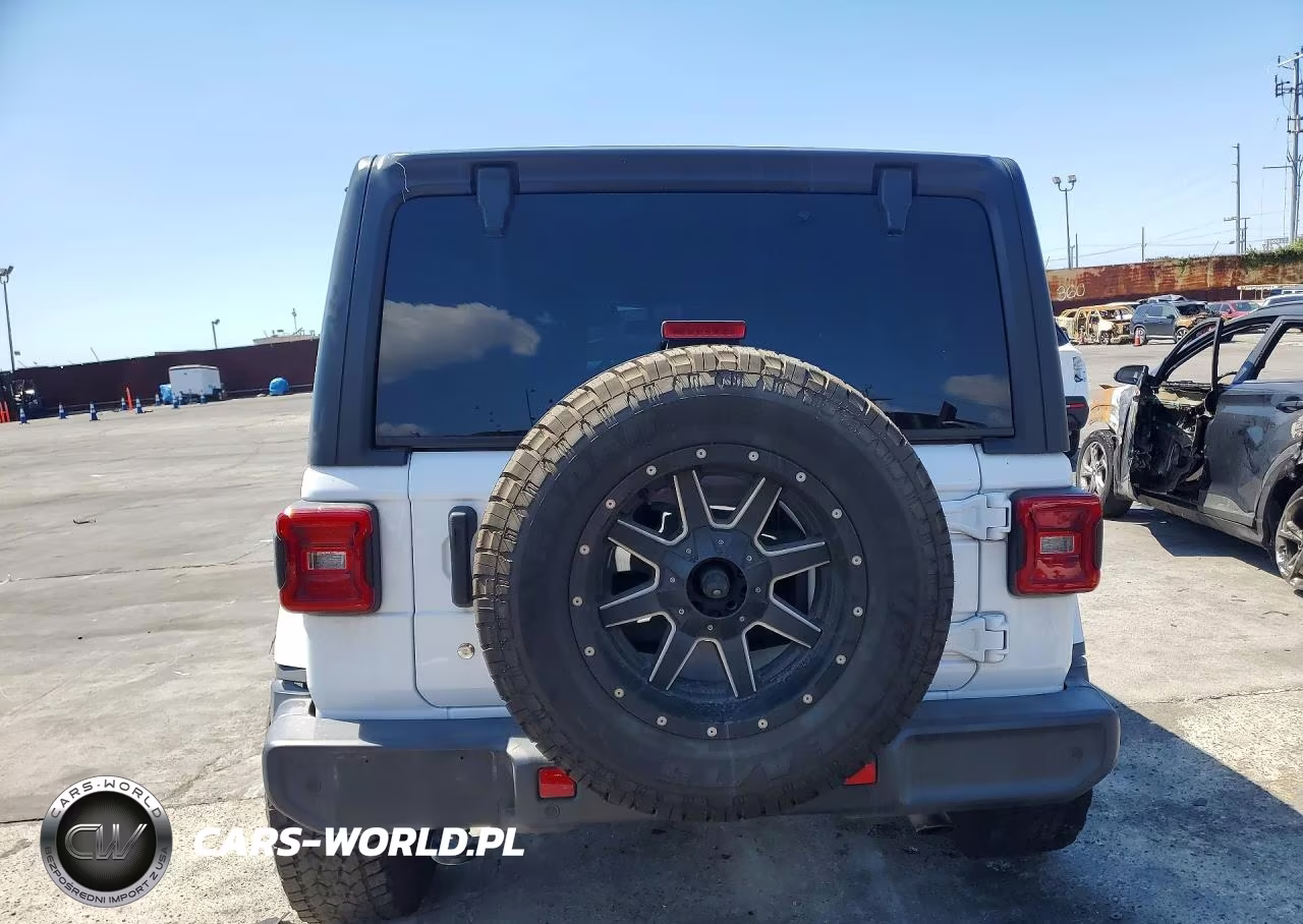 2020 Jeep Wrangler Unlimited Sahara VIN:1C4HJXEN7LW245635 - 6