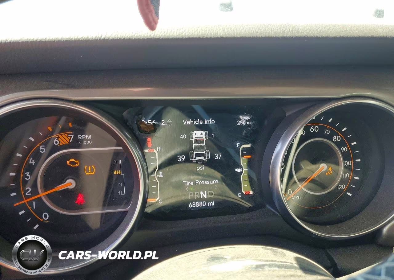 2020 Jeep Wrangler Unlimited Sahara VIN:1C4HJXEN7LW245635 - 9