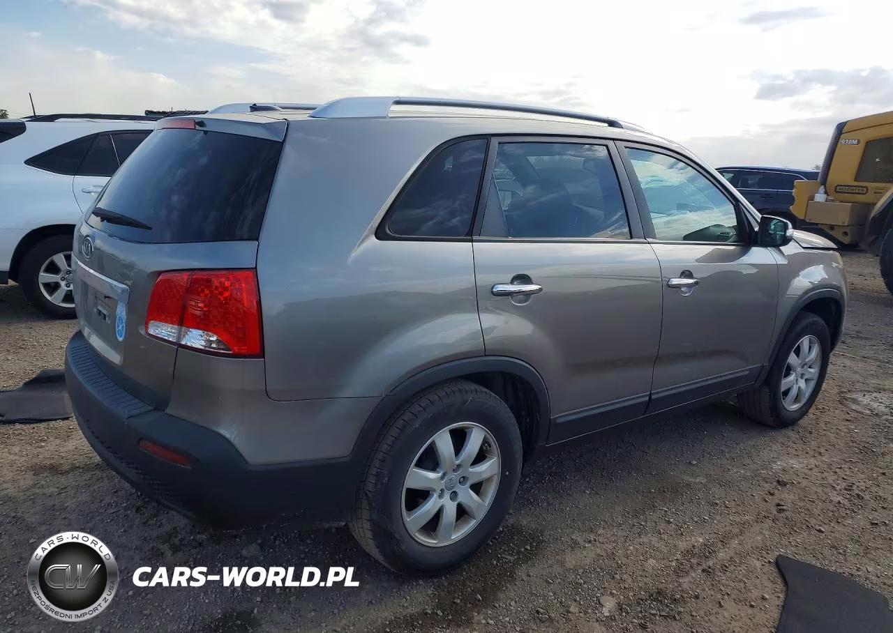 2013 Kia Sorento Lx VIN:5XYKT3A68DG346740 - 3