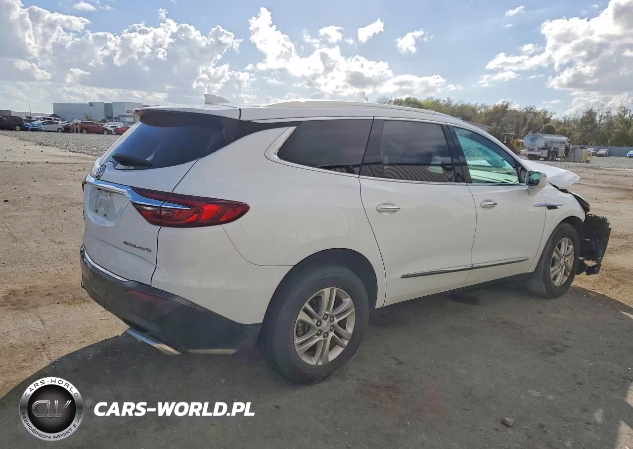 2018 Buick Enclave Essence VIN:5GAERBKW2JJ216017 - 3