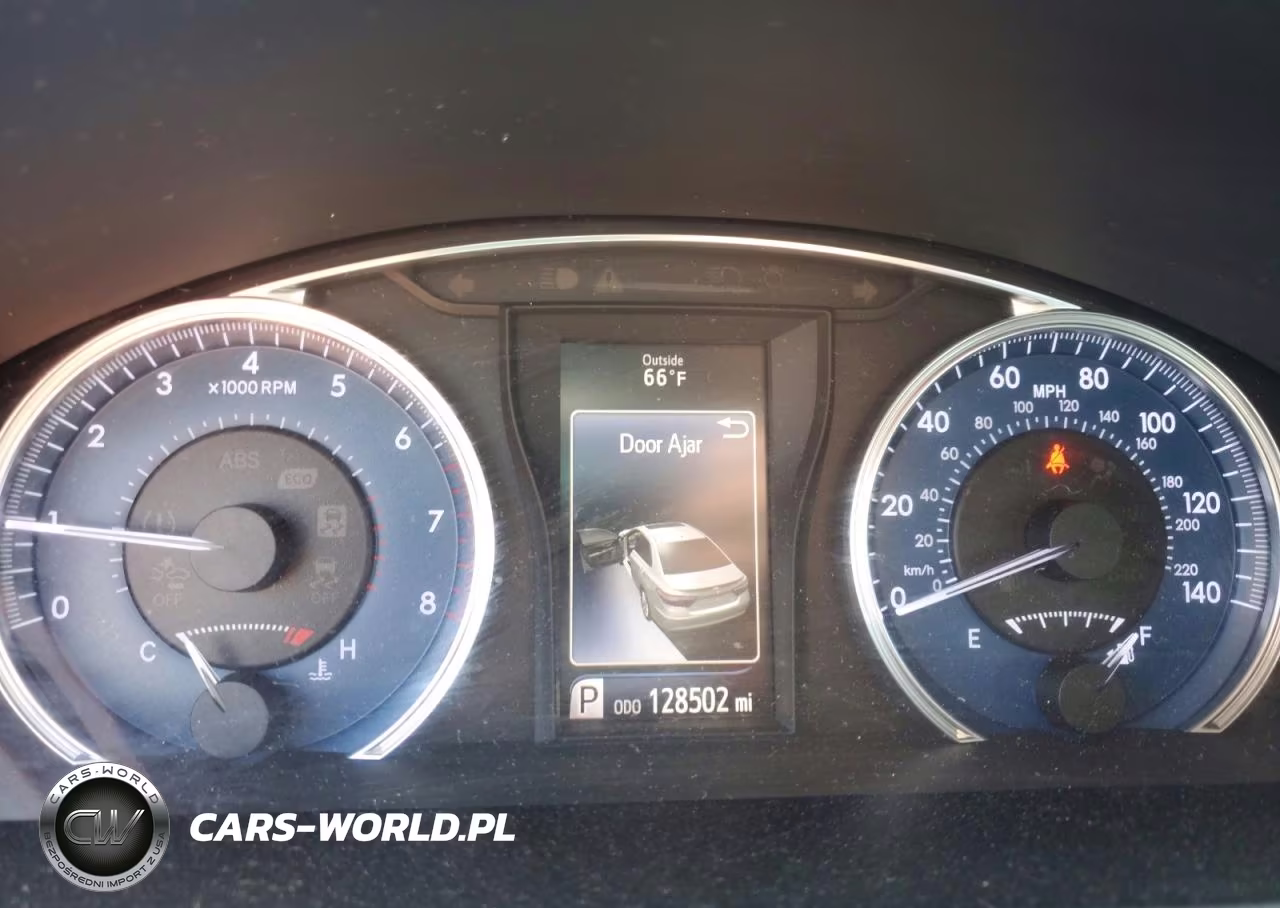 2016 Toyota Camry Le VIN:4T1BF1FK0GU204995 - 9