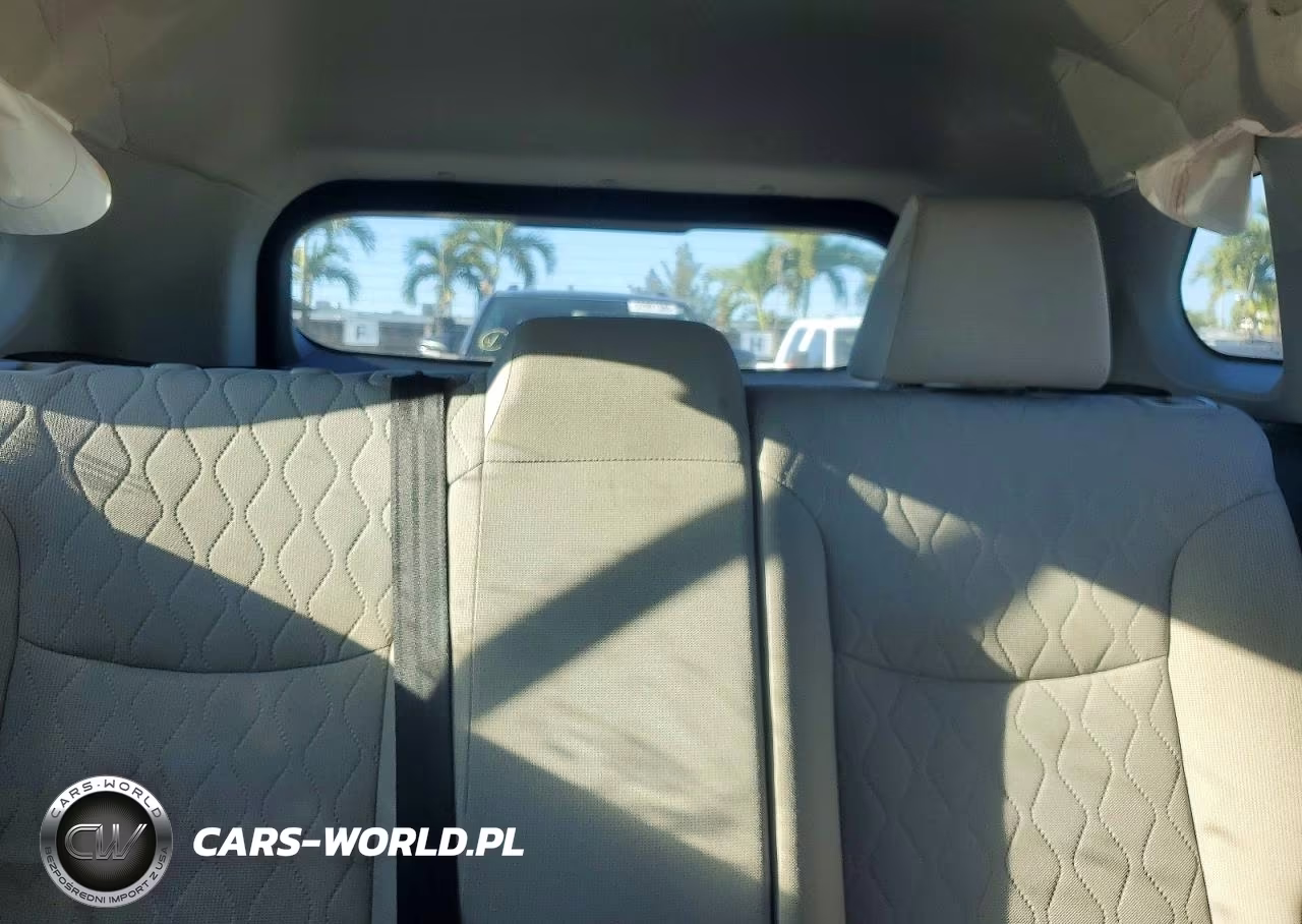2022 Toyota Corolla Cross L VIN:7MUAAAAGXNV009687 - 10