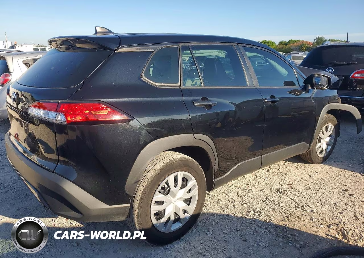 2022 Toyota Corolla Cross L VIN:7MUAAAAGXNV009687 - 3