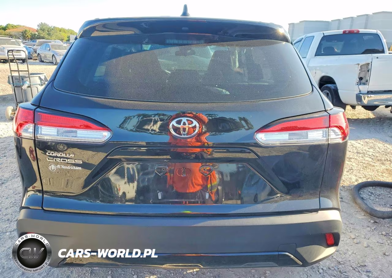 2022 Toyota Corolla Cross L VIN:7MUAAAAGXNV009687 - 6