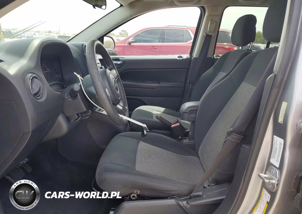 2014 Jeep Compass Sport VIN:1C4NJCBA8ED882917 - 7