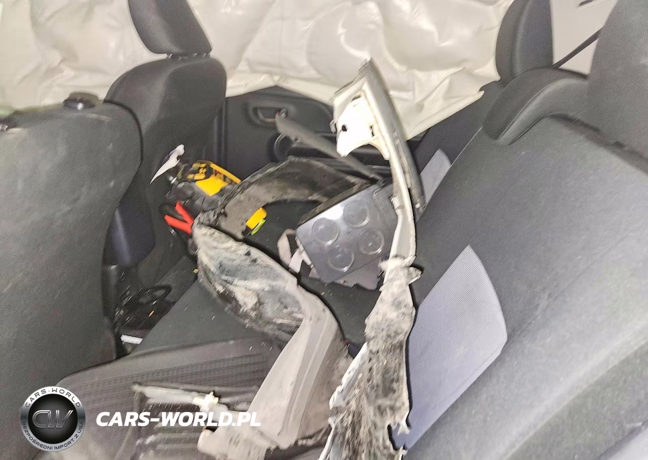 2018 Toyota Prius C Two VIN:JTDKDTB35J1606718 - 10