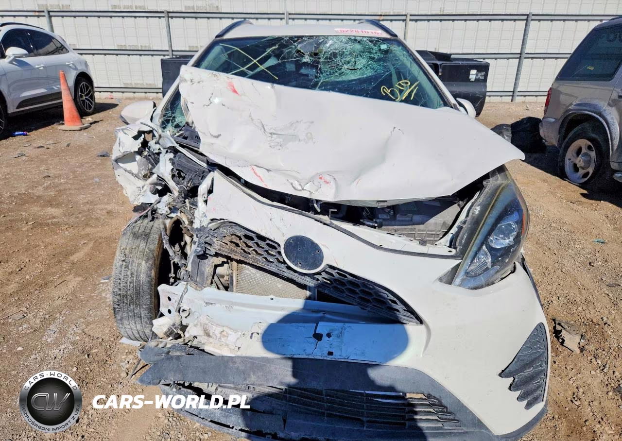 2018 Toyota Prius C Two VIN:JTDKDTB35J1606718 - 5