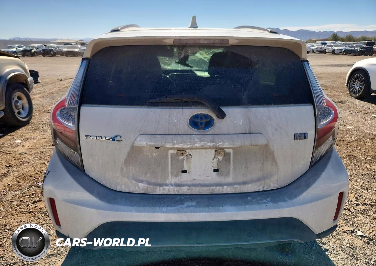 2018 Toyota Prius C Two VIN:JTDKDTB35J1606718 - 6