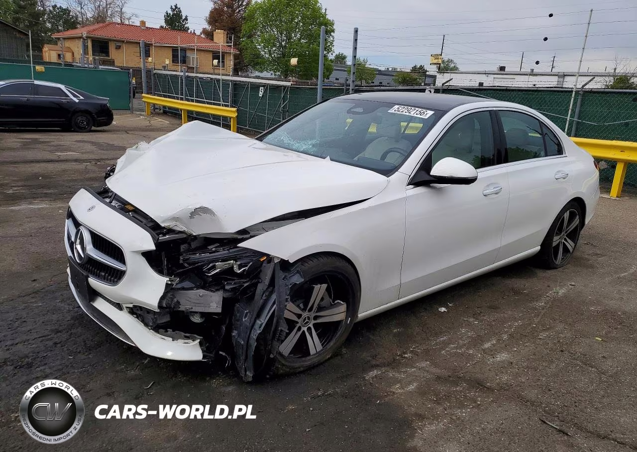 2025 Mercedes-Benz C 300 4Matic – zdjęcie 1 z 12