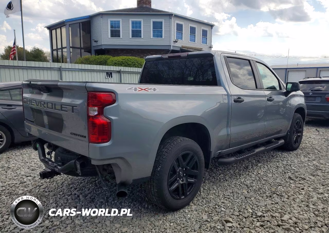 2024 Chevrolet Silverado K1500 Custom VIN:1GCPDBEK3RZ234358 - 3