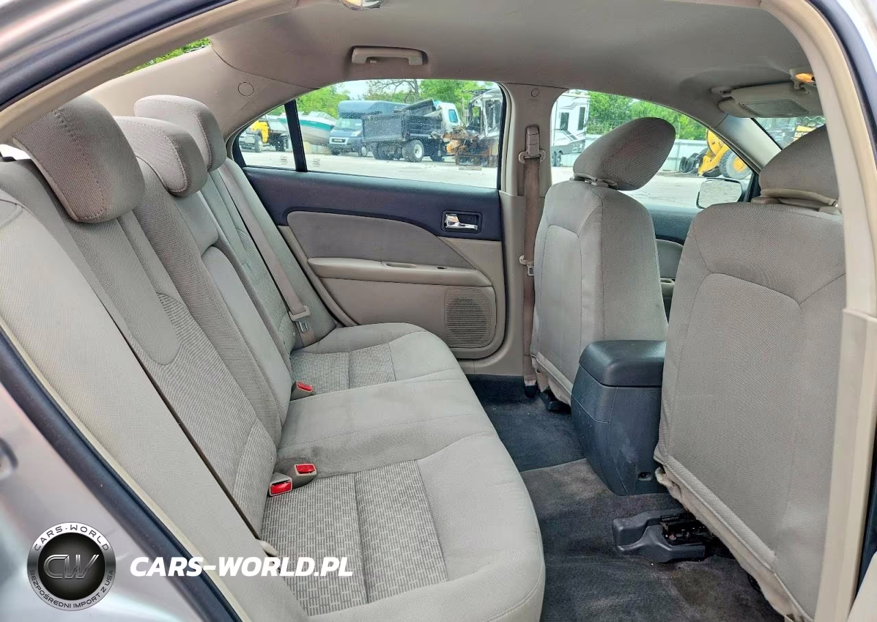 2010 Ford Fusion S VIN:3FAHP0GA8AR292789 - 10
