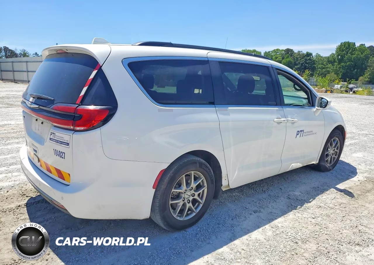 2022 Chrysler Pacifica Touring VIN:2C4RC1FG3NR104827 - 3