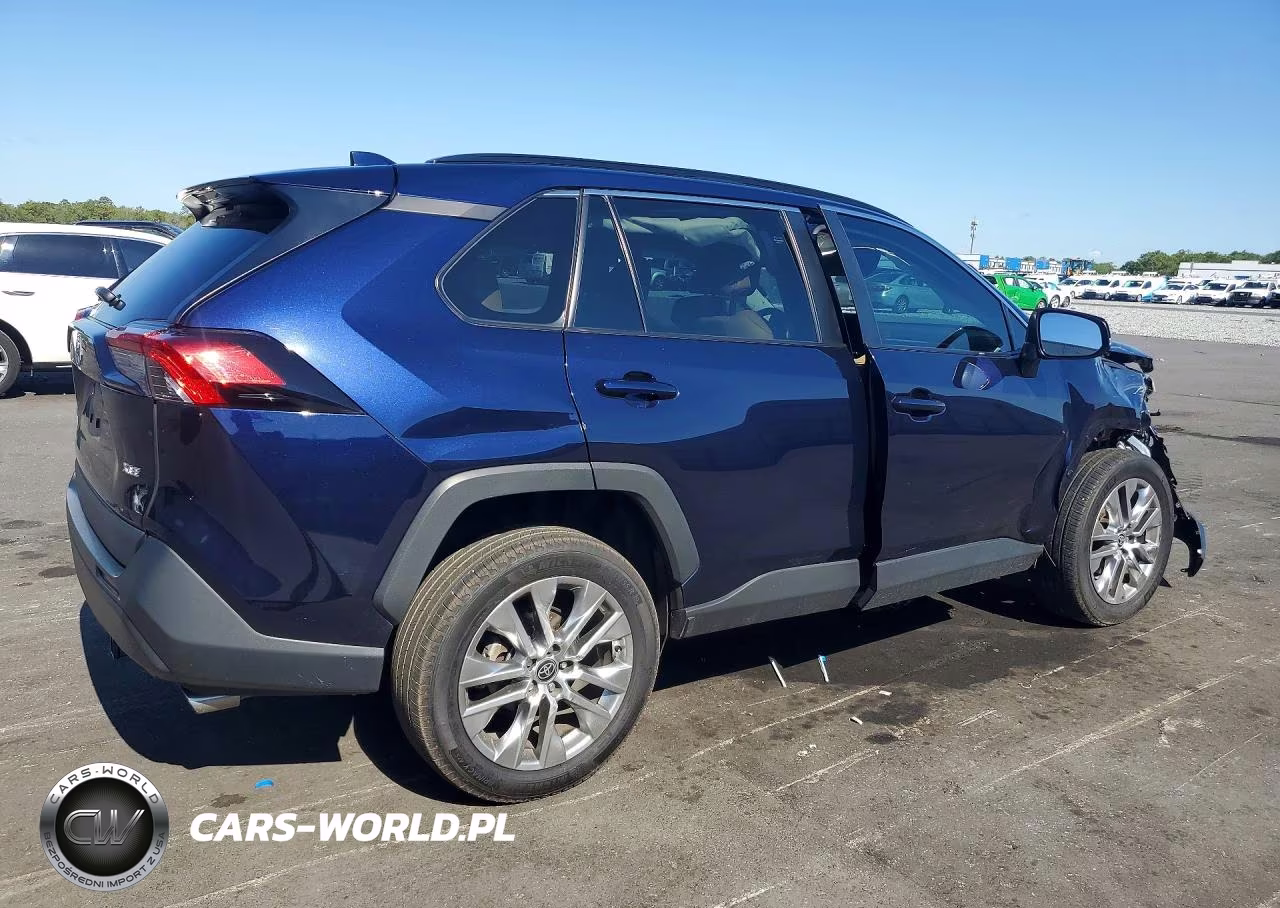 2023 Toyota Rav4 Xle Premium VIN:2T3C1RFV4PW283638 - 3