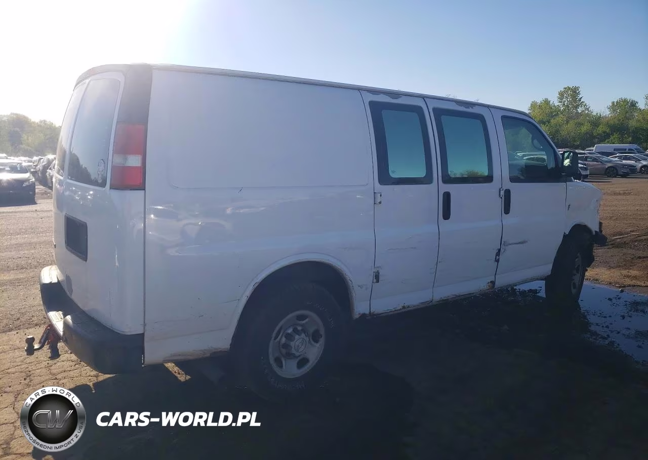2008 Chevrolet Express G3500 VIN:1GCHG35KX81158314 - 3