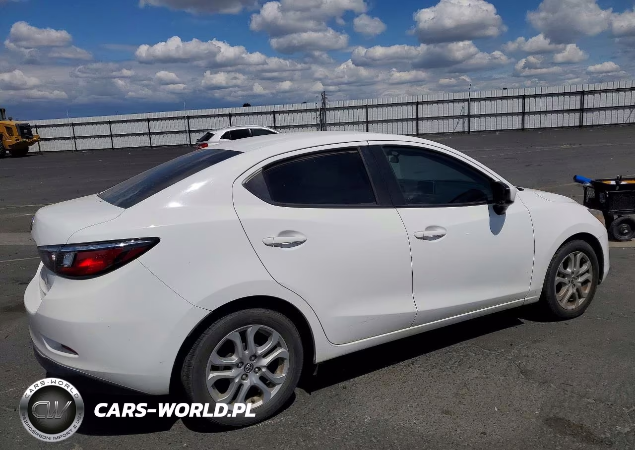 2018 Toyota Yaris Ia Base VIN:3MYDLBYV5JY317141 - 3