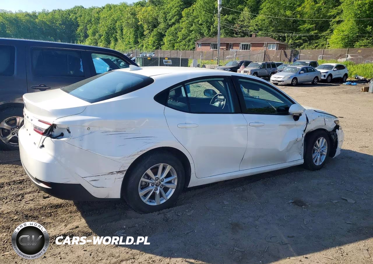2025 Toyota Camry Le VIN:4T1DAACK0SU520983 - 3