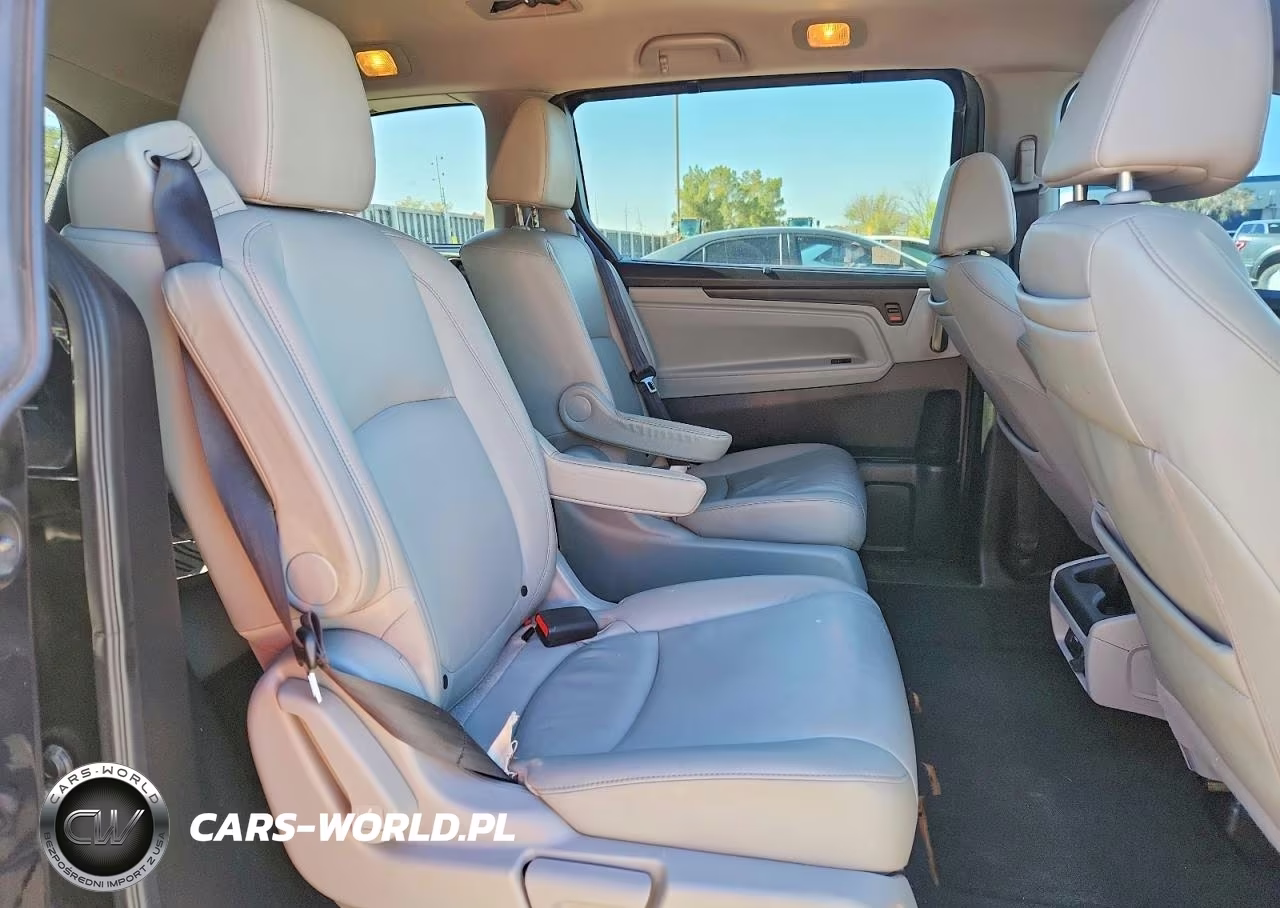 2018 Honda Odyssey Touring VIN:5FNRL6H81JB028856 - 11