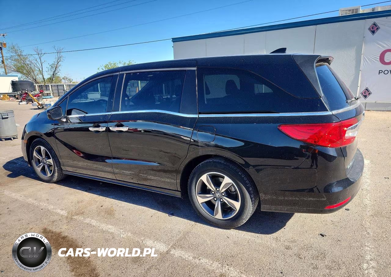 2018 Honda Odyssey Touring VIN:5FNRL6H81JB028856 - 2
