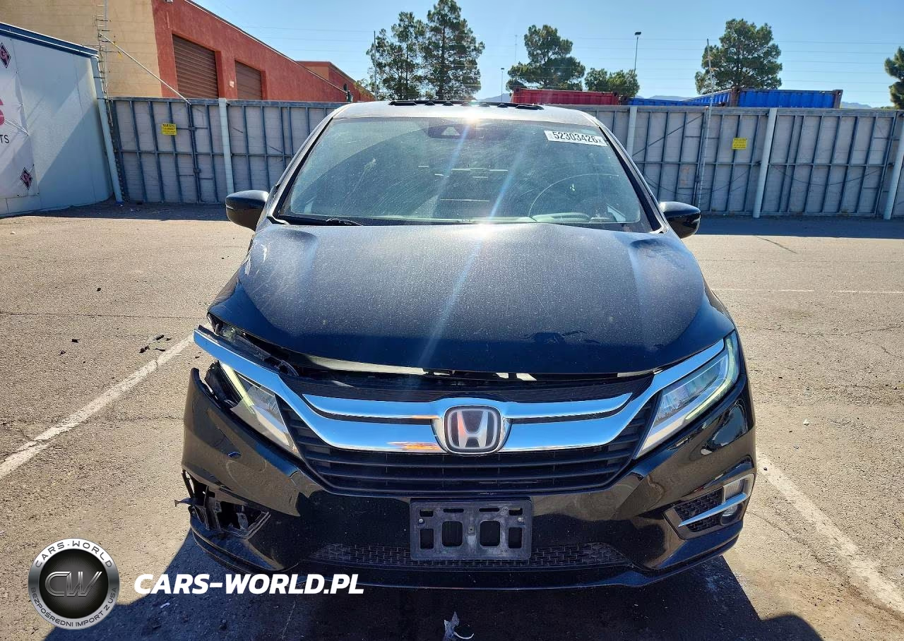 2018 Honda Odyssey Touring VIN:5FNRL6H81JB028856 - 5