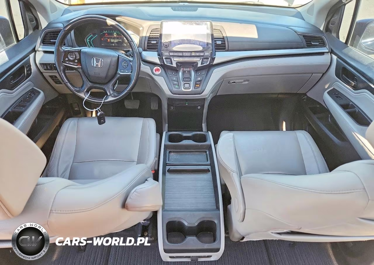 2018 Honda Odyssey Touring VIN:5FNRL6H81JB028856 - 8
