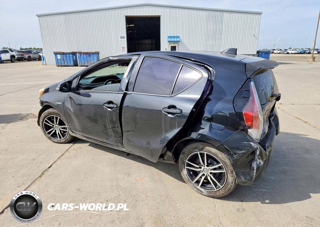 2015 Toyota Prius C Three VIN:JTDKDTB32F1100769 - 2