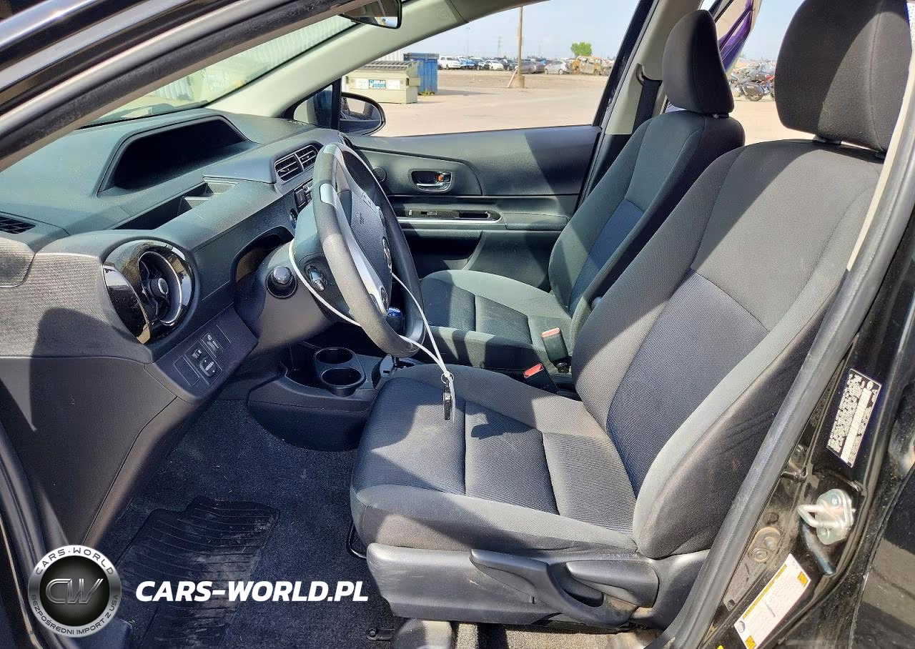 2015 Toyota Prius C Three VIN:JTDKDTB32F1100769 - 7