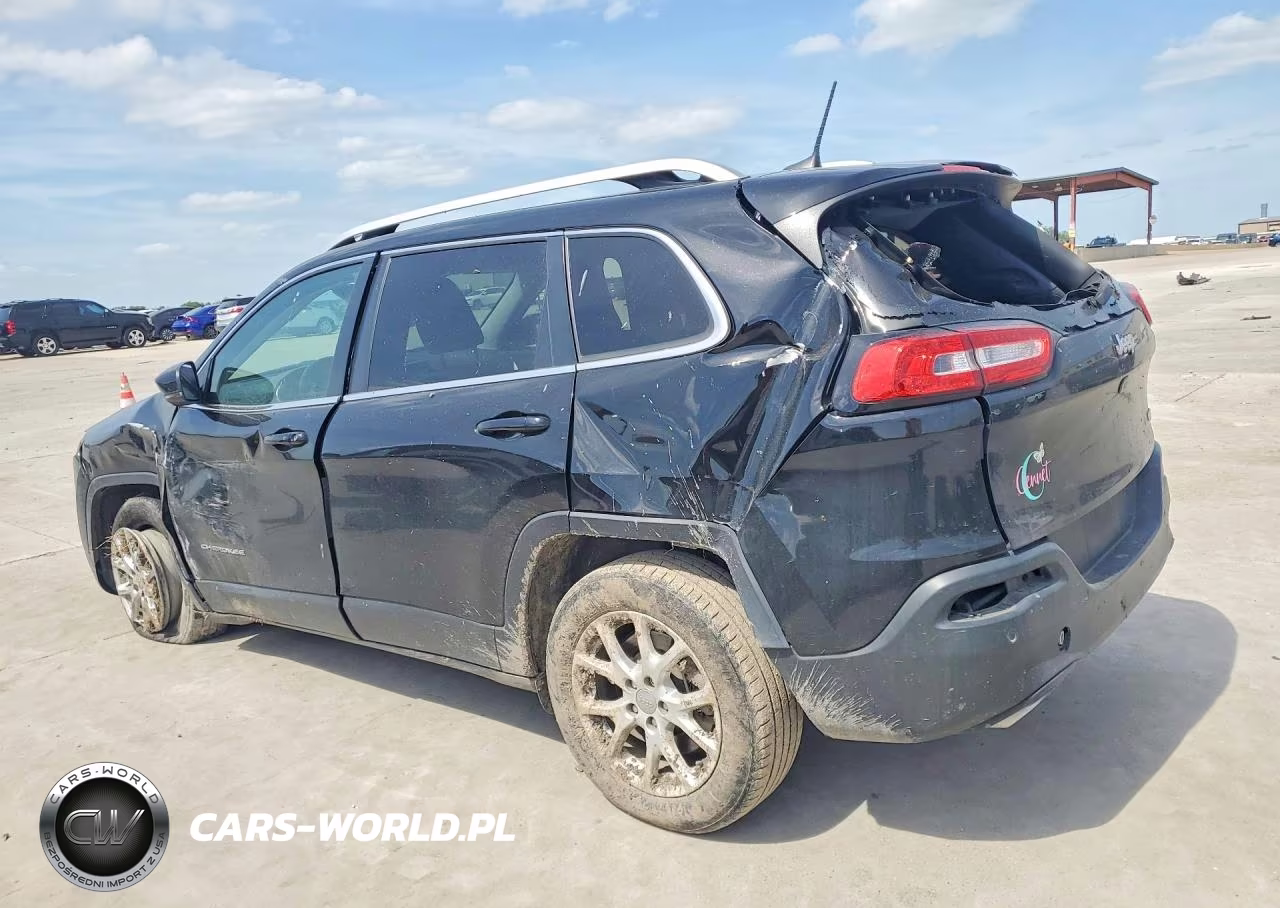 2018 Jeep Cherokee Latitude Plus VIN:1C4PJLLX0JD611470 - 2