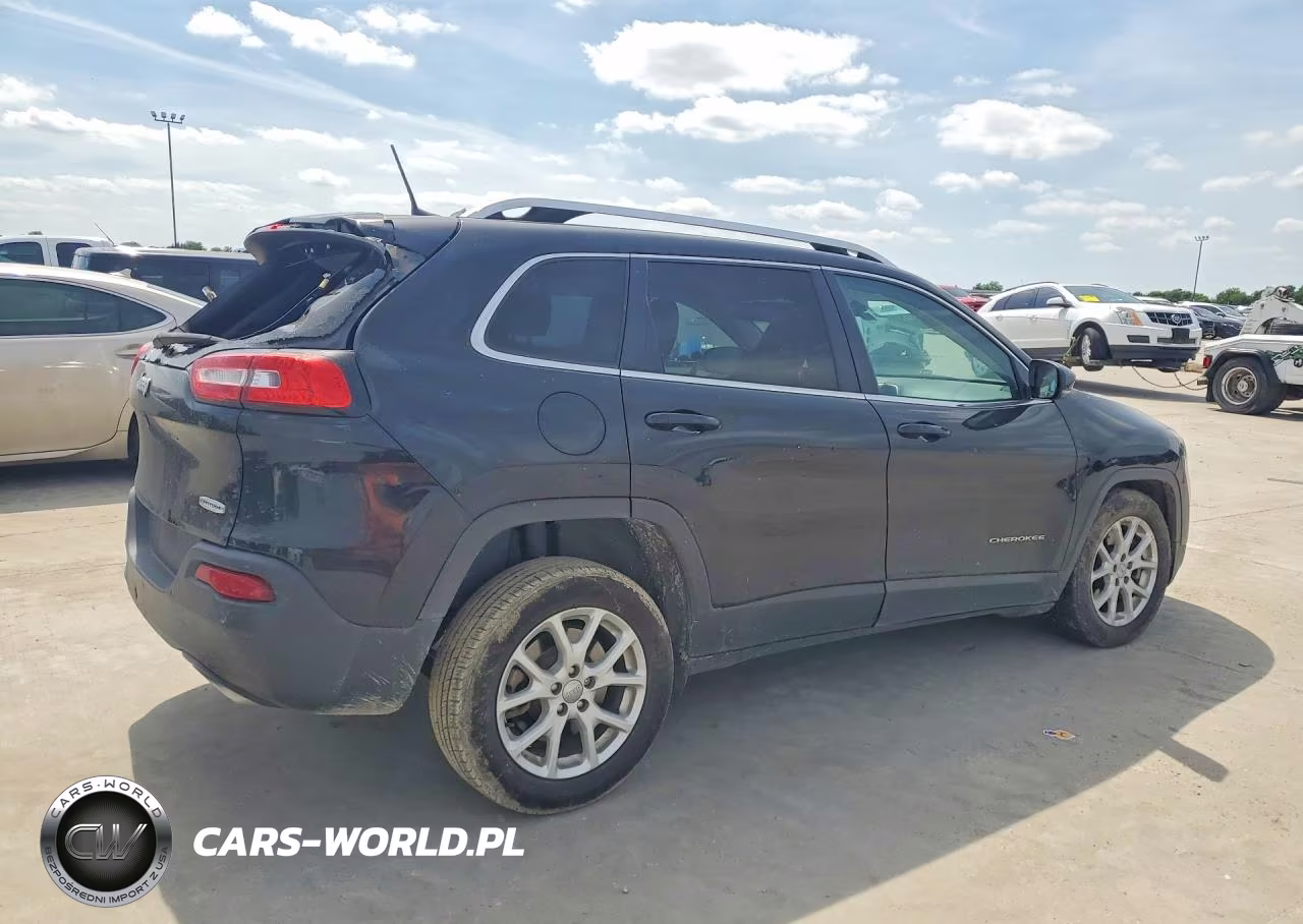 2018 Jeep Cherokee Latitude Plus VIN:1C4PJLLX0JD611470 - 3