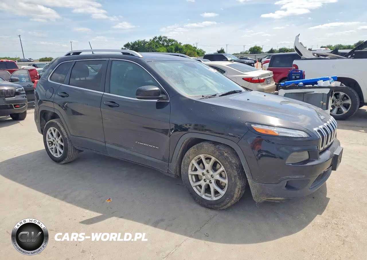 2018 Jeep Cherokee Latitude Plus VIN:1C4PJLLX0JD611470 - 4