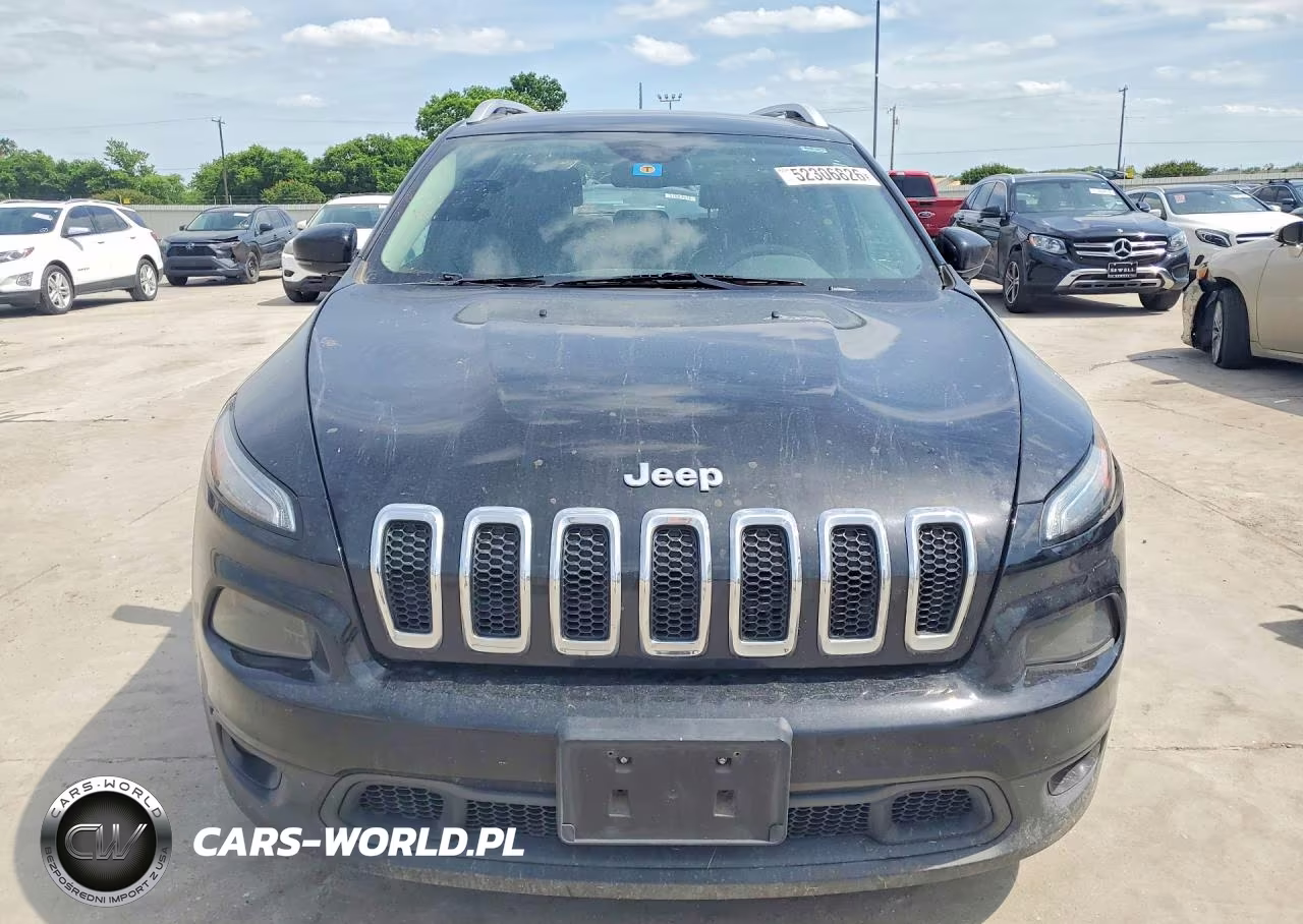 2018 Jeep Cherokee Latitude Plus VIN:1C4PJLLX0JD611470 - 5