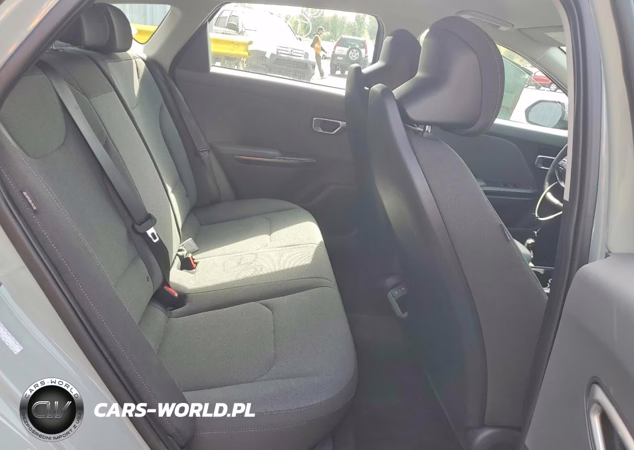 2025 Kia K4 Lxs VIN:3KPFT4DE6SE068442 - 10
